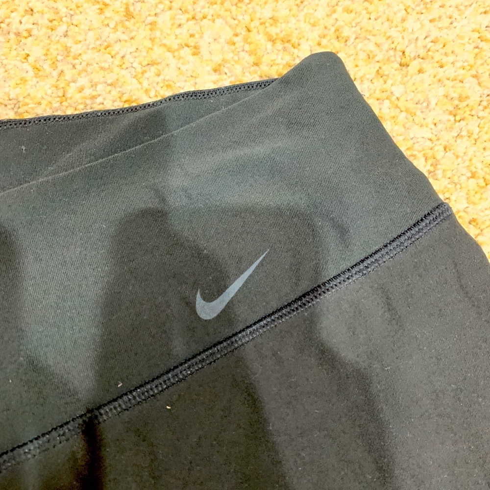 Women’s Black Nike Capri Leggings